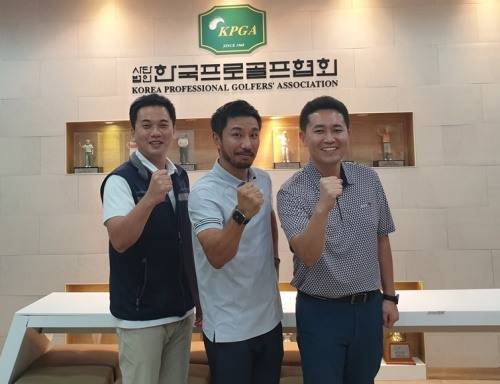 KPGA가 최근 유튜브를 하는 심짱(r가운데)과 공동 컨텐츠 제작을 협력하기로 했다. [사진=KPGA]