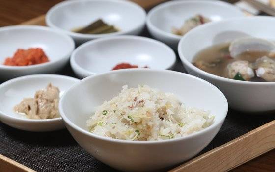 전 세계 사람들이 주식으로 먹는 쌀, 밀이 탄수화물이다. 그런데, 세계가 비만과의 전쟁을 선포하면서부터 탄수화물이 천덕꾸러기 신세가 되었다. [중앙포토]