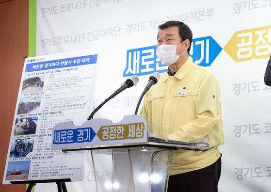 10일 김충범 경기도 농정해양국장이 '해수욕장, 항구 등 바닷가 불법행위 집중 단속'에 대한 브리핑을 하고있다. [경기도]