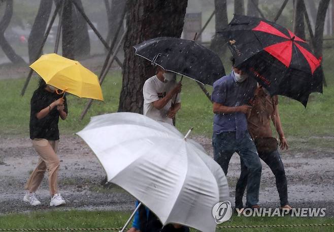 비 오는 부산 [손형주 기자] handbrother@yna.co.kr