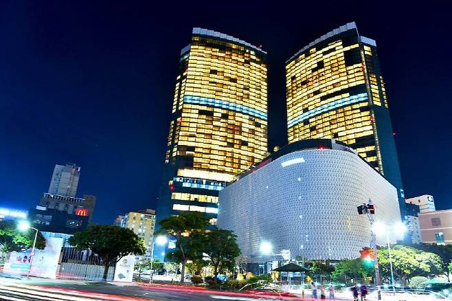 롯데관광개발이 1조원을 투자한 제주 드림타워.<사진=롯데관광개발 제공>