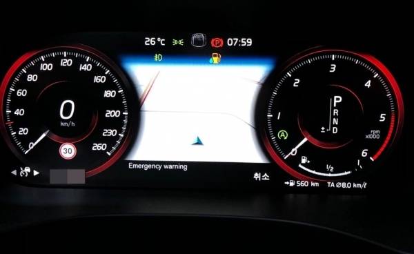 볼보 XC60 계기판 'Emergency warning' 문구