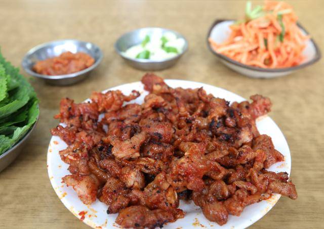 의성전통시장 '원조닭발'의 의성마늘닭발. 1만원. ⓒ박준규