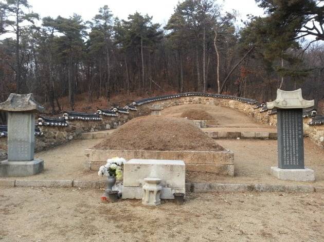 경기도 고양시 소재 최영장군 묘소. 사진=윤명철 동국대 명예교수·우즈베키스탄 국립 사마르칸트대 교수