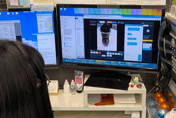 네스프레소 상담원이 영상을 통해 상담하는 모습 /페르미