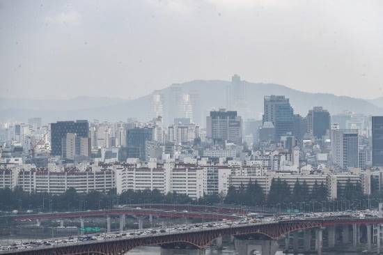 법무부와 국토교통부는 28일 개정 주택임대차보호법(이하 주임법) 해설집을 발간해 배포했다. 사진=연합뉴스