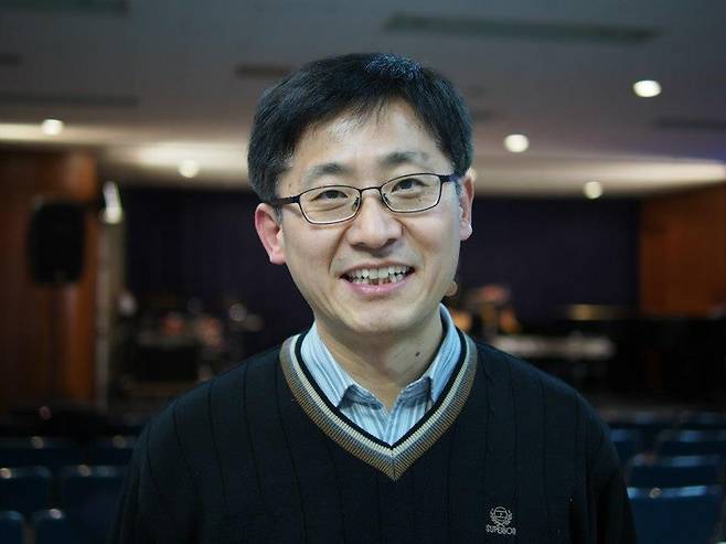 기독연구원 느헤미야 김근주 교수 (서울=연합뉴스) 기독연구원 느헤미아의 김근주 교수는 30일 연합뉴스 전화인터뷰에서 "성경에서 대면으로 예배를 보라는 근거는 없다"며 "하나님을 만나는 것은 어차피 '비대면'"이라고 했다. 2020.8.30 [본인 제공. 재판매 및 DB 금지] (끝)