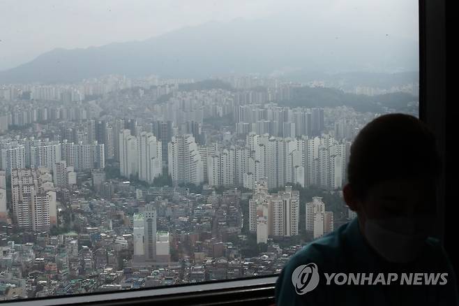 서울 63빌딩에서 본 서울 아파트 모습 [연합뉴스 자료사진]