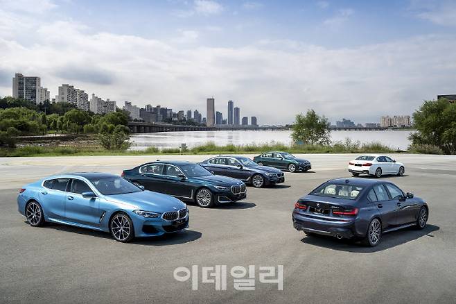 BMW 코리아 창립 25주년 기념 에디션 제품들.