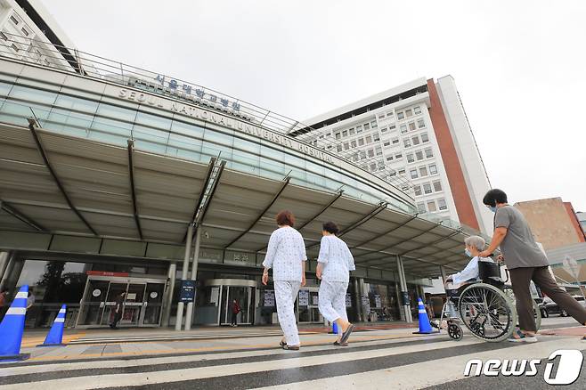 사진은 30일 서울 종로구 서울대병원. 2020.8.30/뉴스1 © News1 구윤성 기자