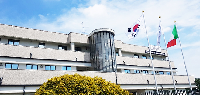 이탈리아 CIME 본사에 걸린 태극기[사진= 에이덴]