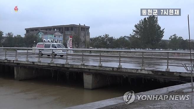 북한 "강원도 통천군 해안가 주민들, 태풍에 대피" (서울=연합뉴스) 북한 조선중앙TV는 제10호 태풍 '하이선' 북상을 앞두고 지난 6일 강원도 통천군 해안가 주민들이 1km 밖으로 대피했다고 7일 보도했다. 이날 오전 7시 현재 바람이 점차 세지고 있다고 한다. [조선중앙TV 화면] 2020.9.7       [국내에서만 사용가능. 재배포 금지. For Use Only in the Republic of Korea. No Redistribution] nkphoto@yna.co.kr