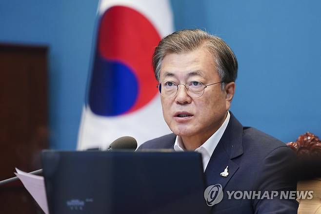 수석·보좌관회의 주재하는 문재인 대통령 (서울=연합뉴스) 김주성 기자 = 문재인 대통령이 7일 청와대에서 수석·보좌관 회의를 주재하고 있다. utzza@yna.co.kr