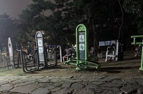 지난 5일 한 네티즌이 "운동할 사람들은 운동하고 있다"며 인스타그램에 올린 사진. 경기도 고양시 일산 호수공원이라고 한다. [인스타그램 캡처]