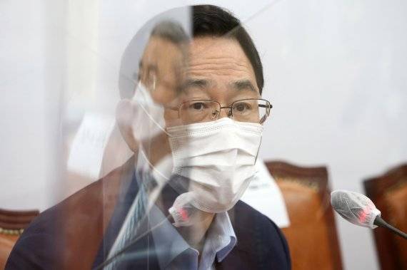 국민의힘 주호영 원내대표가 9일 국회에서 열린 비상대책위원장-중진의원 회의에서 모두발언하고 있다. 2020.09.09 사진=박범준 기자