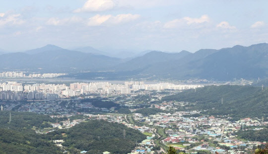 광명, 용인 등 경기도 일부지역의 전세시장이 여전히 불안한 흐름을 이어가고 있다. 이달 정부가 발표한 공공분양 사전청약 대기수요까지 늘어날 것으로 예상되면서 가을 이사철 전세물건이 품귀현상을 빚을 것으로 전망된다. 사진은 사전청약예정지인 3기 신도시 하남교산지구. <연합뉴스>