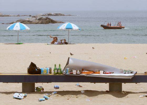 차박 인구가 크게 늘면서 주요 차박지마다 쓰레기 문제로 골머리를 앓고 있다. [연합뉴스]