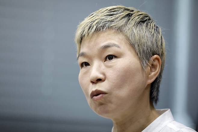 김재련 변호사가 9월4일 오전 서울 서초구 법무법인 온세상 사무실에서 <한겨레21>과 인터뷰를 하고 있다. 한겨레 김혜윤 기자