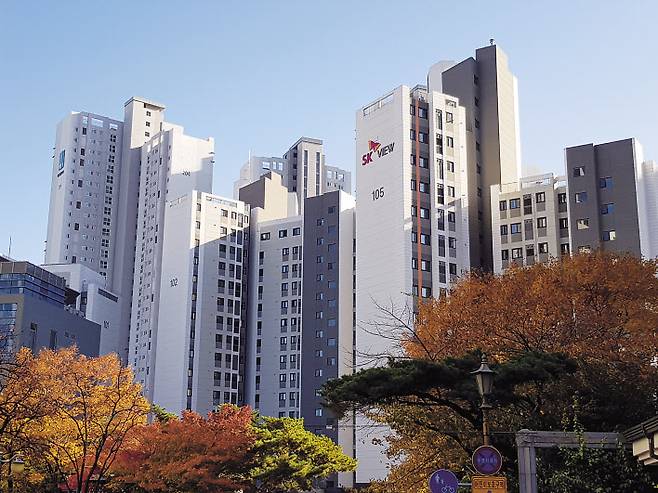 서울 강남구 대치동 SK뷰와 래미안대치팰리스(오른쪽부터). 대치동 신축 아파트의 전셋값이 15억원을 넘겨 거래되고 있다. [헤럴드경제DB]