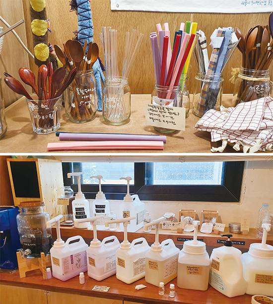 서울 합정동 제로웨이스트숍 ‘알맹상점’에서는 공병에 세제, 샴푸, 올리브오일 등을 살 수 있다(위). 또 흔히 보는 플라스틱 빨대 대신 다회용 빨대 등의 제품을 판매한다(아래). <박지영 기자>
