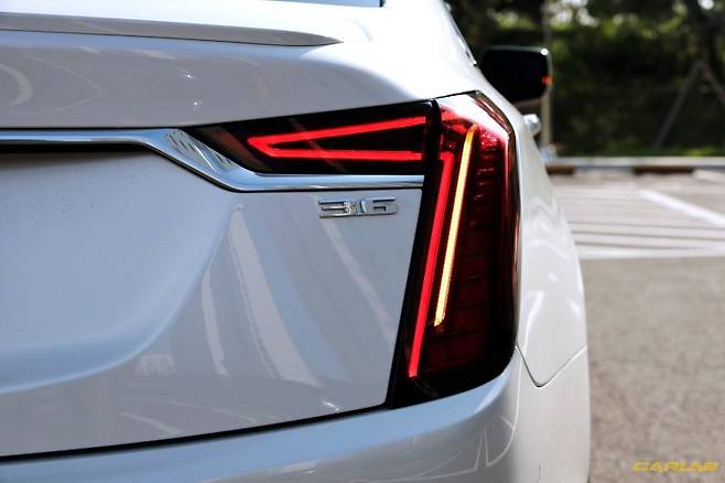 수평적 이미지를 더해 세련미를 더했다.