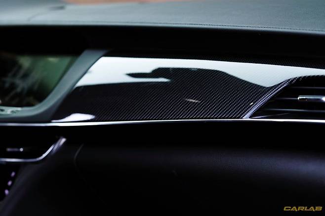 카본 트림은 아무리 봐도 질리지 않는다.