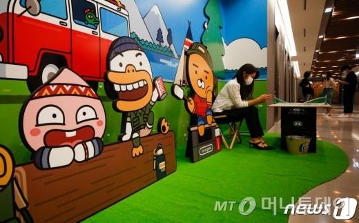 (성남=뉴스1) 안은나 기자 = 지난 10일 경기 성남 분당구 카카오게임즈 본사. 카카오게임즈는 이날 코스닥 상장과 동시에 '따상(시초가가 공모가 대비 상한선인 2배로 결정된 뒤 상한가)'으로 직행하며 단숨에 코스닥 시가총액 5위에 올랐다. 2020.9.10/뉴스1