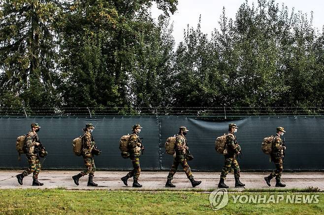 벨기에  엘리자베스 공주가 지난 10일 벨기에 있는 군 캠프에서 군사 훈련에 참여하고 있다. [벨기에 왕실 제공, 로이터=연합뉴스, 재판매 및 DB 금지]