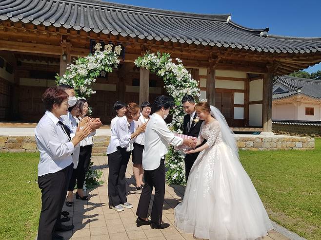 성주군 첫 작은 결혼식 [성주군 제공. 재판매 및 DB 금지]