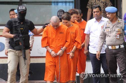 외국인 마약사범 언론에 공개하는 인도네시아 경찰 자료사진 [EPA 자료사진=연합뉴스]