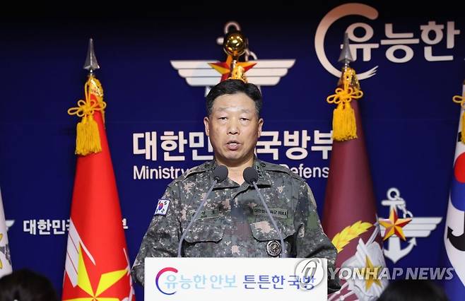 국방부, 서해 우리국민 실종사건 관련 브리핑 (서울=연합뉴스) 안영호 합동참모본부 작전본부장이 24일 서울 용산구 국방부 청사에서 연평도 인근 해상 실종자 관련 브리핑을 하고 있다. 2020.9.24       [국방일보 제공. 재판매 및 DB 금지] photo@yna.co.kr