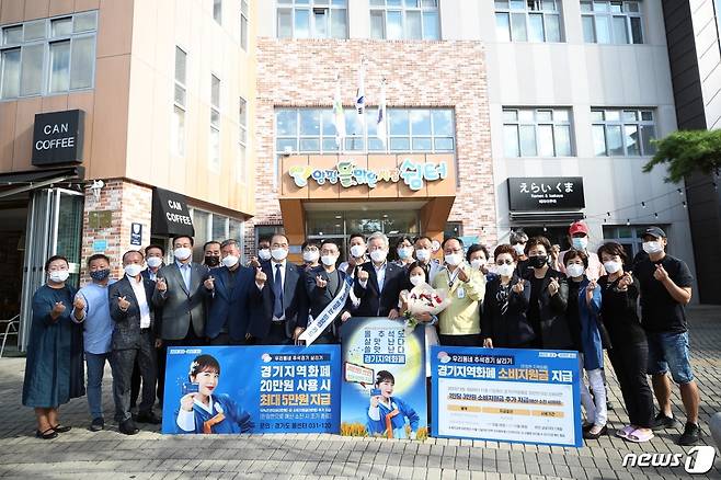 양평군 물맑은시장을 방문한 이재명 경기지사 © 뉴스1