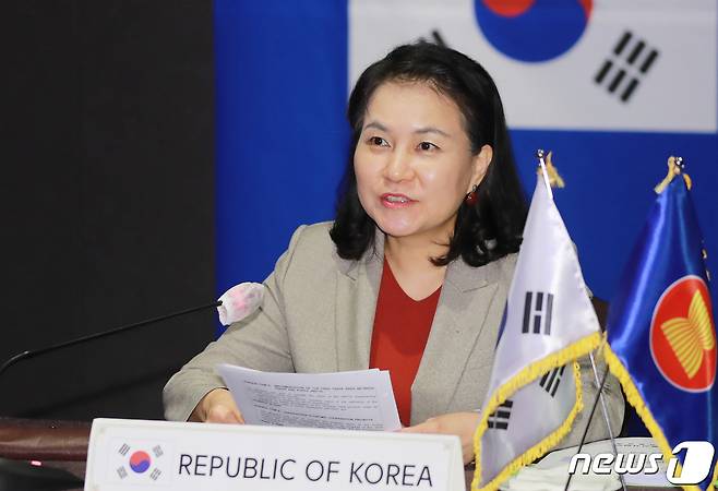 유명희 산업통상자원부 통상교섭본부장이 29일 오후 서울 서초구 쉐라톤 서울 팔래스 강남 호텔에서 열린 '제17차 한-아세안 경제장관회의'에 참석해 인사말을 하고 있다.(산업통상자원부 제공) 2020.8.29/뉴스1 © News1 민경석 기자