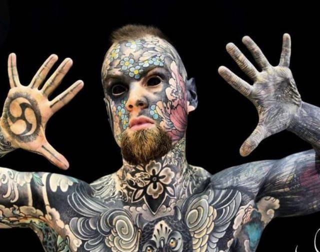 인스타그램 'freaky hoody' 캡처