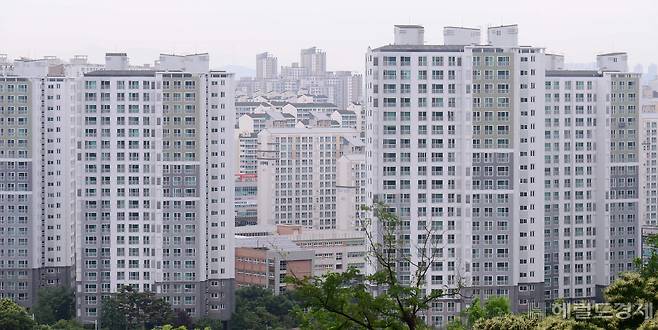 경기도 김포시 운유산에서 바라본 한강신도시 내 아파트 단지. 정부가 6·17대책과 7·10 대책을 통해 갭투자와 다주택자 규제를 강화하자, 비규제지역인 김포의 거래가 늘고 값도 오르는 부작용이 나타나고 있다. [헤럴드경제DB]