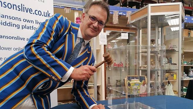 핸슨 대표는 해당 주전자가 그동안 경매를 진행했던 중요한 물품들 중 하나였다고 전했다.