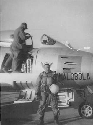 Lt. Piet Visser during his service in the Korean War (1950-1953). He is one of only five surviving South African Korean War veterans. [SOUTH AFRICAN KOREAN WAR VETERANS ASSOCIATION]