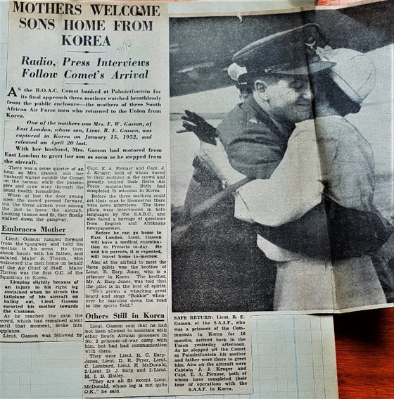 A newspaper article details 2nd Lt. Gasson’s arrival in South Africa following his release from a POW camp in Korea. [SOUTH AFRICAN AIR FORCE MUSEUM/ SOUTH AFRICAN KOREAN WAR VETERANS ASSOCIATION]