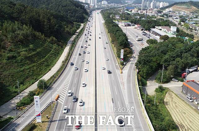 한산한 모습의 영동고속도로