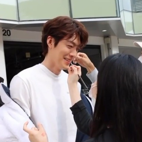 김우빈이 근황을 알렸다.사진=에이엠엔터테인먼트 공식 SNS