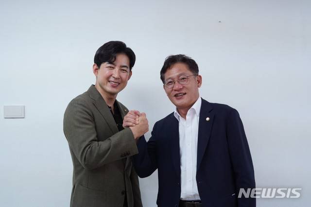 [서울=뉴시스] 배진교 정의당 당대표 후보와 박창진 후보 (제공=배진교 의원실)