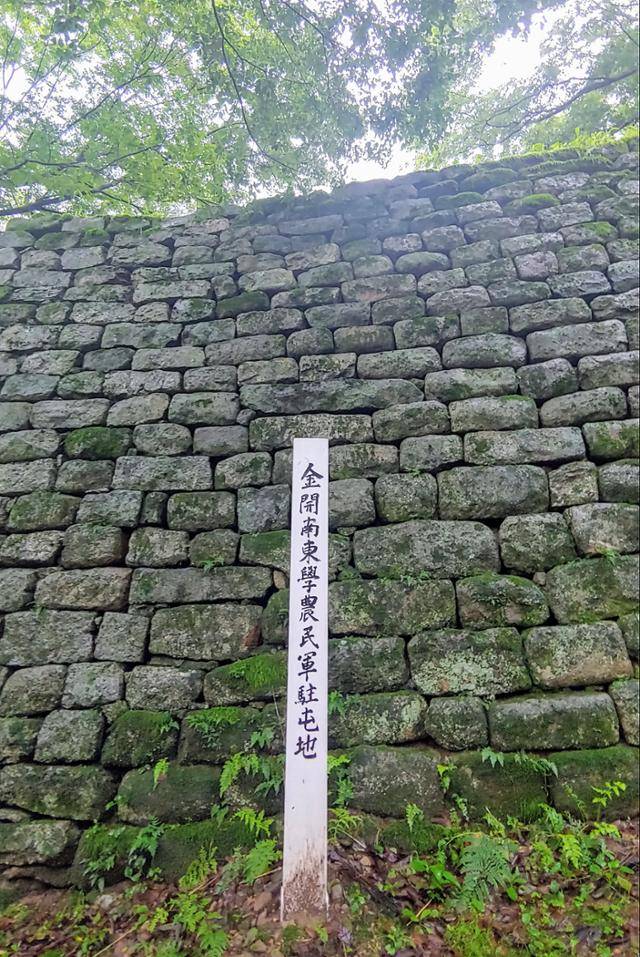 김개남이 남원성 점령후 동학군을 훈련시켰던 교령산성. '김개남 동학농민군 주둔지'라는 백비가 잊혀진 김개남의 처지처럼 애처롭게 서 있다. 손호철 교수 제공