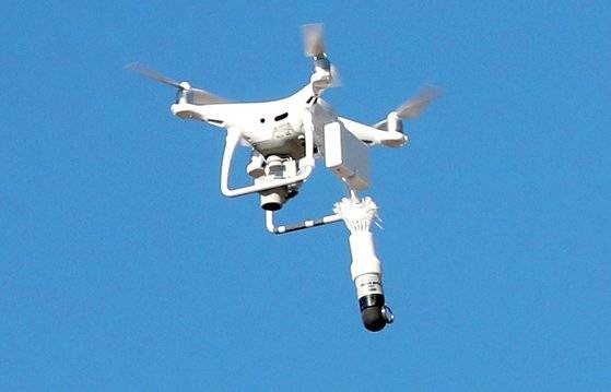 상공 위를 날고 있는 상공 드론. (본 사진은 아래 사건과 직접적 관련이 없습니다.) 김상선 기자