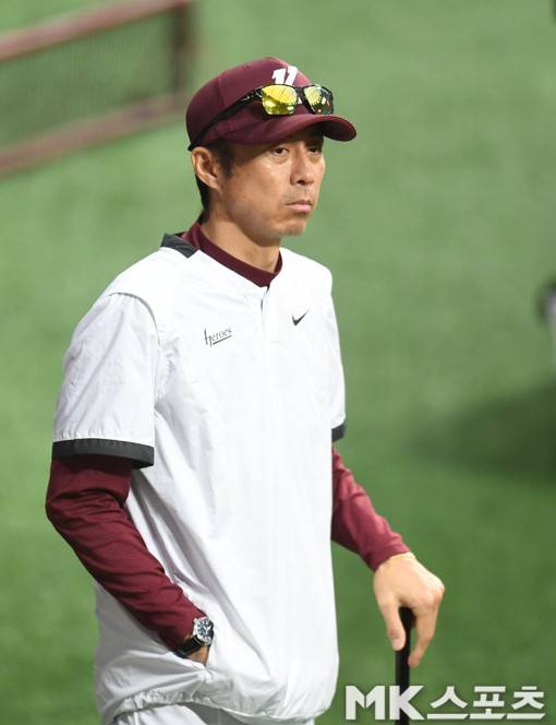 손혁 키움 히어로즈 감독이 자진 사퇴했으나 구단 고위층 의중이 반영된 결정이 아니냐는 시선이 늘고 있다. 사진=MK스포츠DB