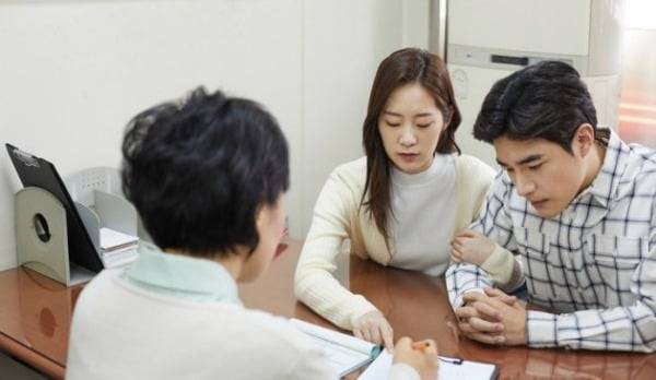 집값 상승으로 인한 공인중개사의 수수료 상승과 정부의 정책 추진에 따른 생존권 문제가 제기되고 있다. 사진=게티이미지뱅크