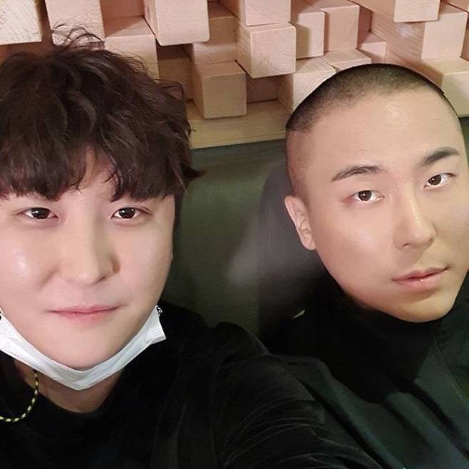 환불원정대 '돈 터치 미' 작곡가인 라도(오른쪽)에 대한 누리꾼들의 관심이 뜨겁다. /사진=라도 인스타그램