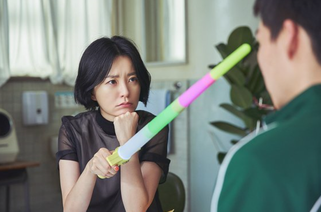 '보건교사 안은영'의 광선검 ⓒ넷플릭스 제공