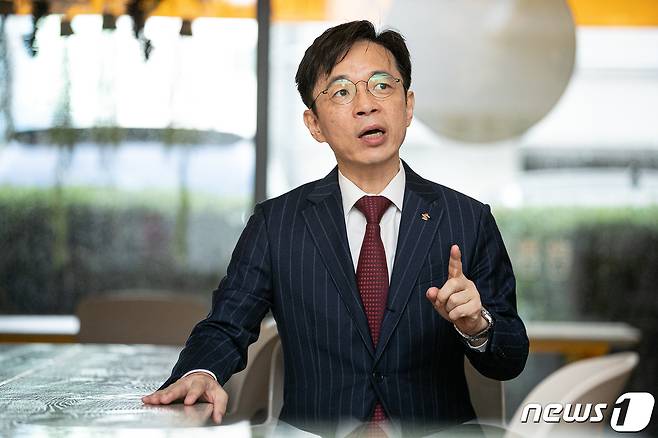 최혁용 대한한의사협회장이 14일 뉴스1과 인터뷰에서 의사국시 사태에 대한 한의계 입장을 밝히고 있다./뉴스1 © News1 이승배 기자