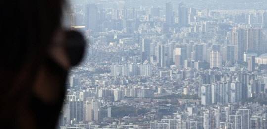 수도권 아파트 전셋값이 62주 연속 상승세를 이어가고 있다. 서울 송파, 강남 아파트 단지 모습. <연합뉴스>