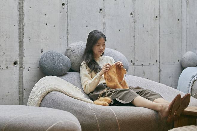 ‘바늘이야기 김대리’의 김보겸씨. 윤동길(스튜디오 어댑터 실장) 제공